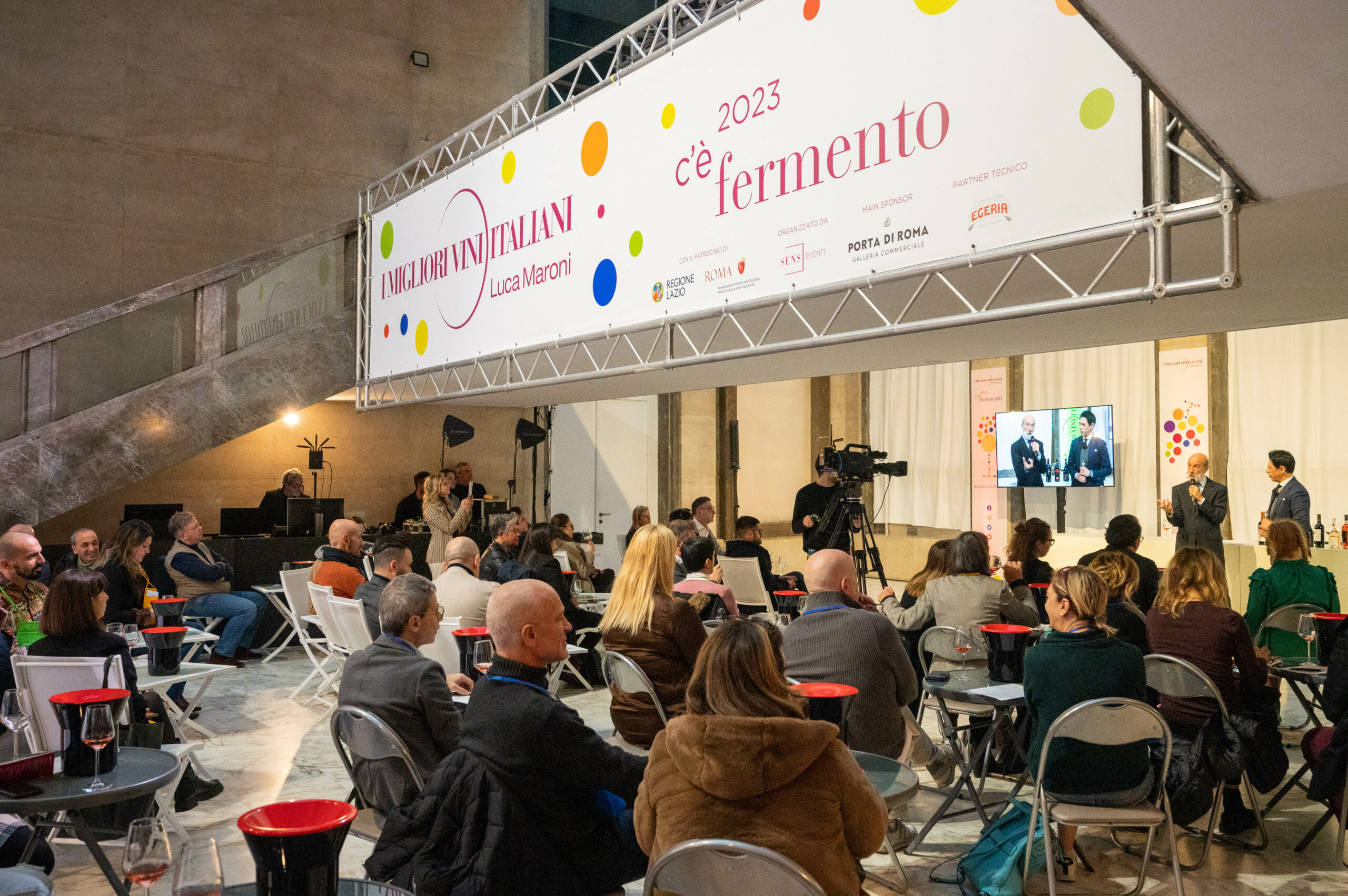 Luca Maroni: Il vino italiano è sotto attacco